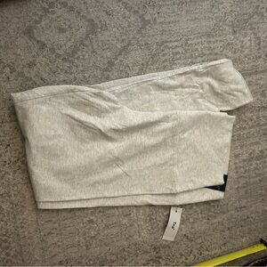 Aritzia NWT Leggings